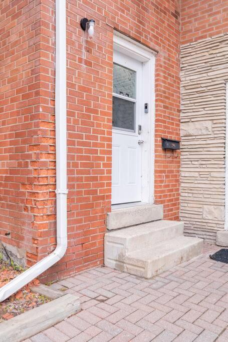 Harmony Home Near University Of Ватерлоо Экстерьер фото