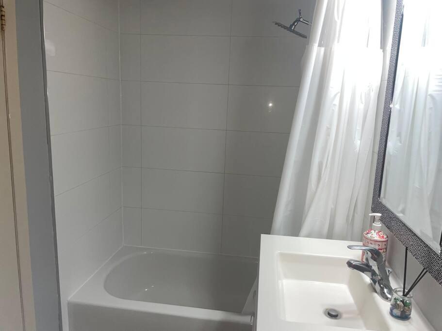 Harmony Home Near University Of Ватерлоо Экстерьер фото