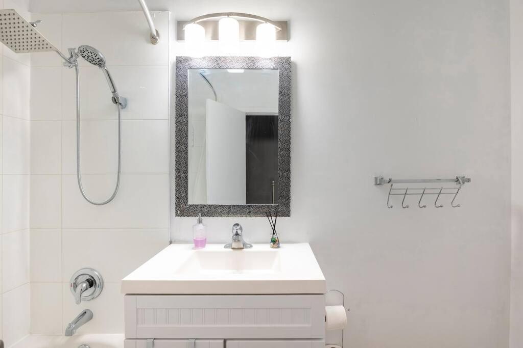 Harmony Home Near University Of Ватерлоо Экстерьер фото